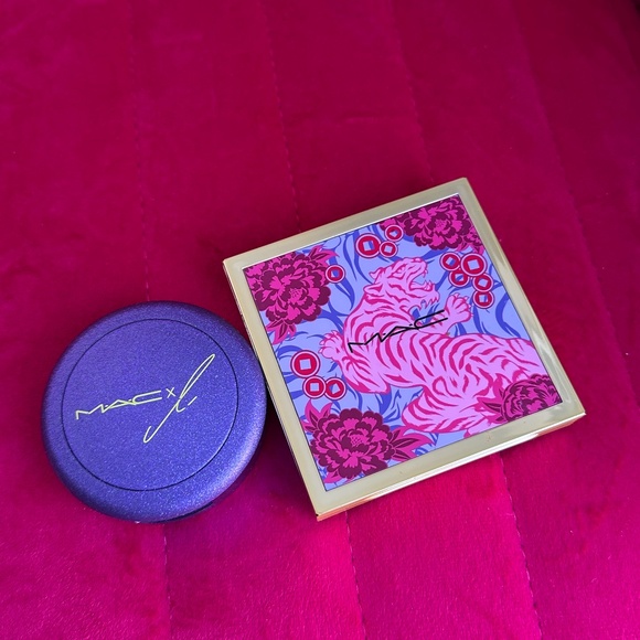 MAC Lunar New Year Eyeshadow Palette & MAC x Lisa Powder Blush - Picture 1 of 6